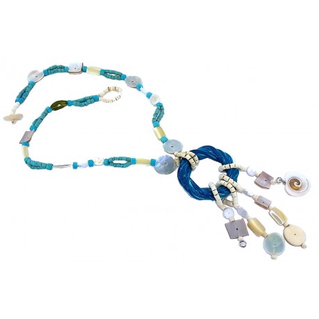 Collier coquillage. bois. fibre coco 50cm bleu